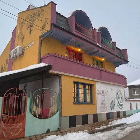 къща на цветните струни Holiday home Kljutsch